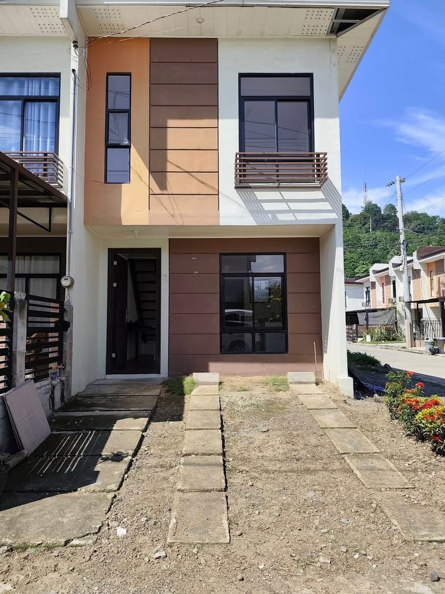 🏡 AVAILABLE House for Rent! Corner lot ‼️ - photo 2