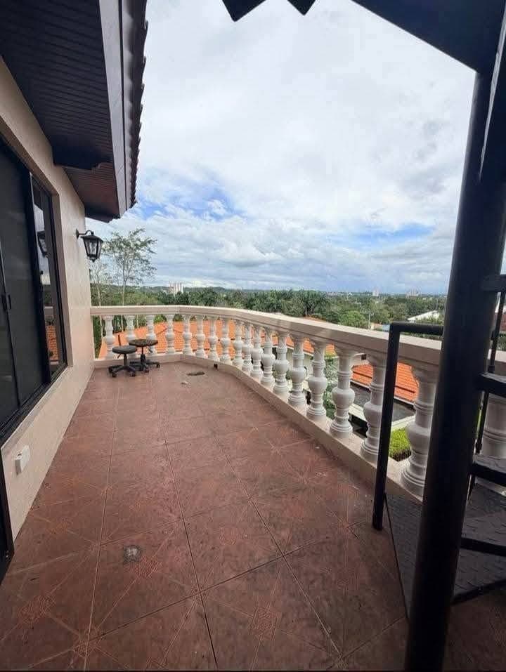🏡 Looking for your next home in a prestigious community? - photo 2