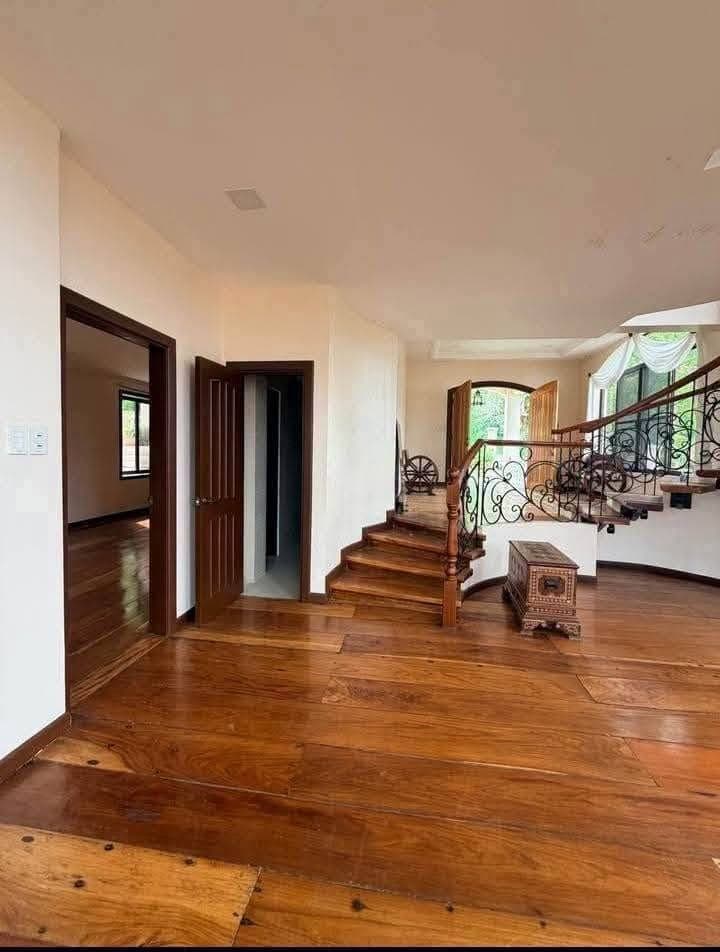 🏡 Looking for your next home in a prestigious community? - photo 4