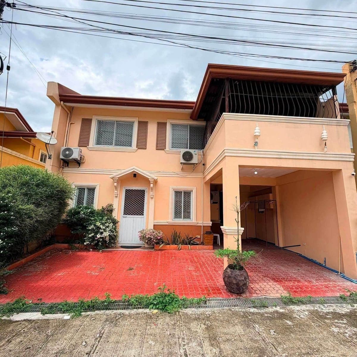 🍁 2 STOREY HOUSE FOR RENT 🏡🍁 - photo 1