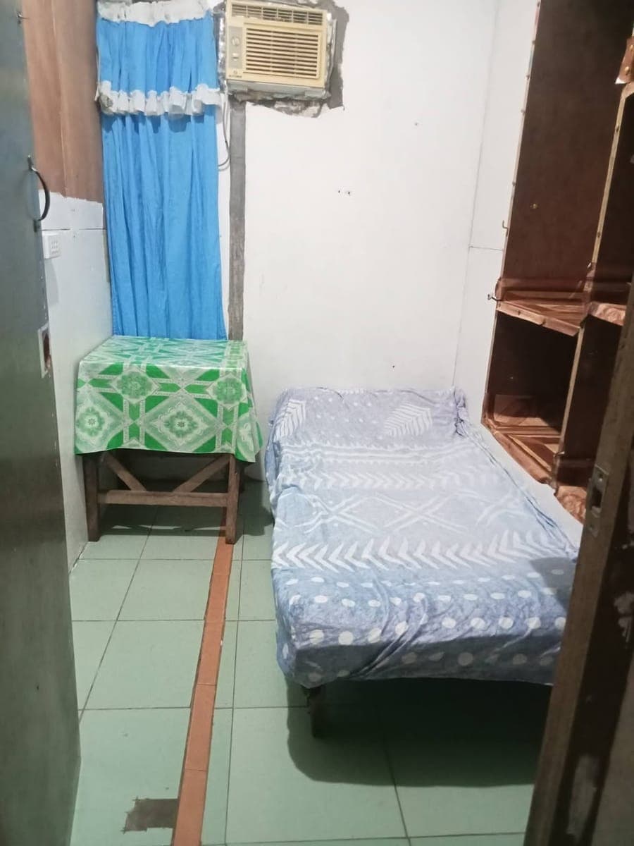 Room with aircon for rent - photo 1
