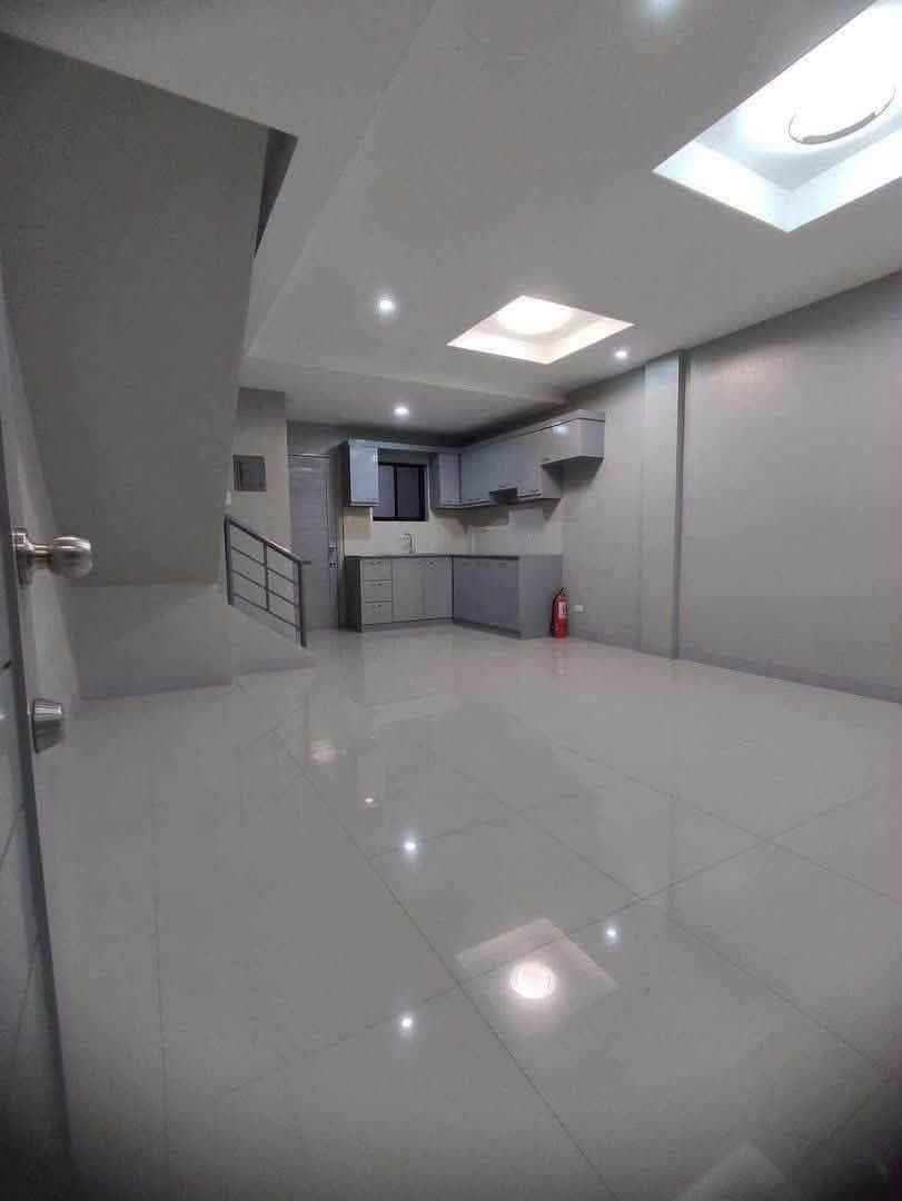 🏡OBRERO PALM VILLAGE 2-STOREY APARTMENT FOR RENT‼️🤩25K ONLY/ BARE UNIT🤩 - photo 1