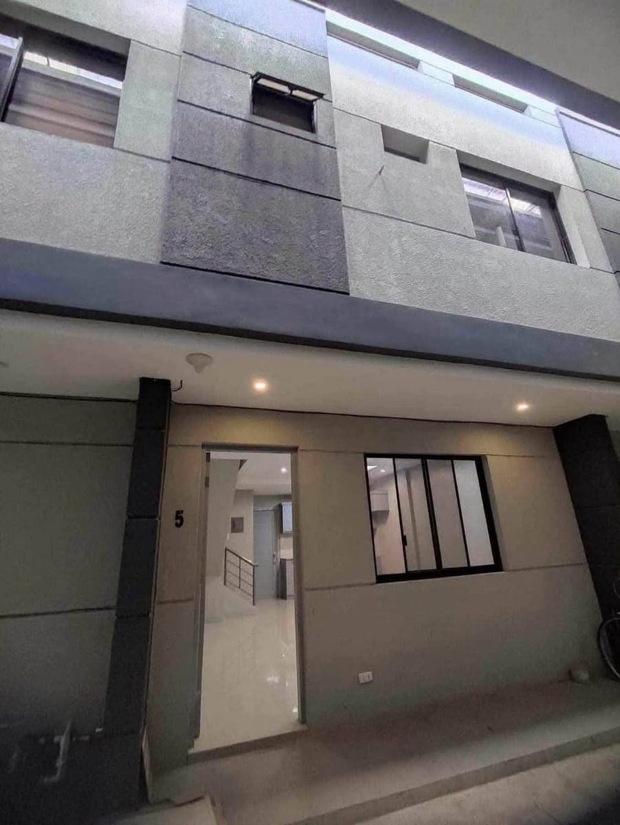 🏡OBRERO PALM VILLAGE 2-STOREY APARTMENT FOR RENT‼️🤩25K ONLY/ BARE UNIT🤩 - photo 2