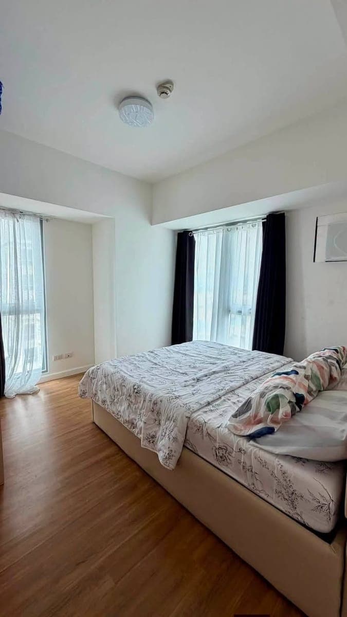 Patio Suites Tower One with Balcony – Fully Furnished 1-Bedroom Unit for Assume or Long Term Rent - photo 1
