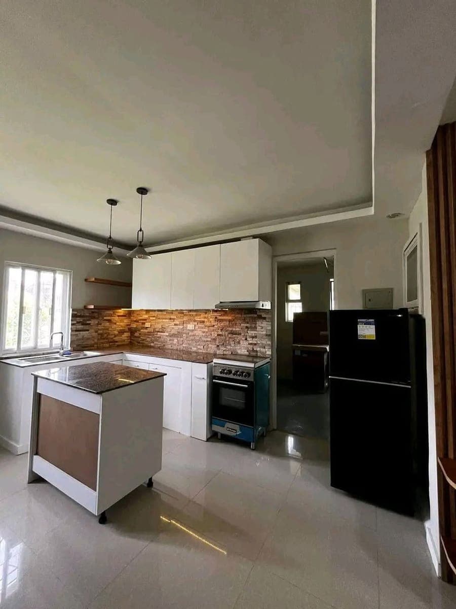 🍁VILLA CONCHITA BAGO GALLERA BUNGALOW HOUSE FOR RENT ‼️ SEMI- FURNISHED/GUARDED& GATED SUBDIVISION - photo 2