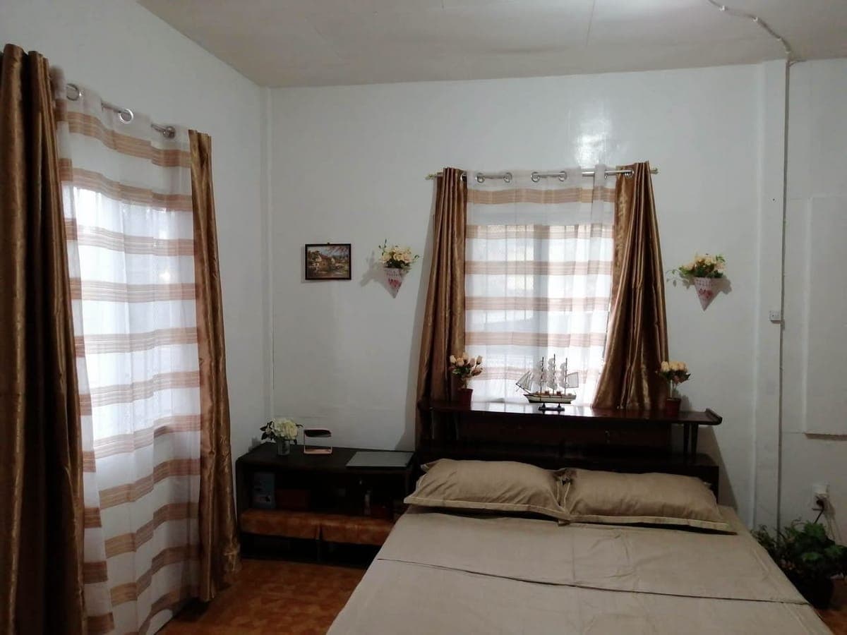 Large Room For Rent - photo 1