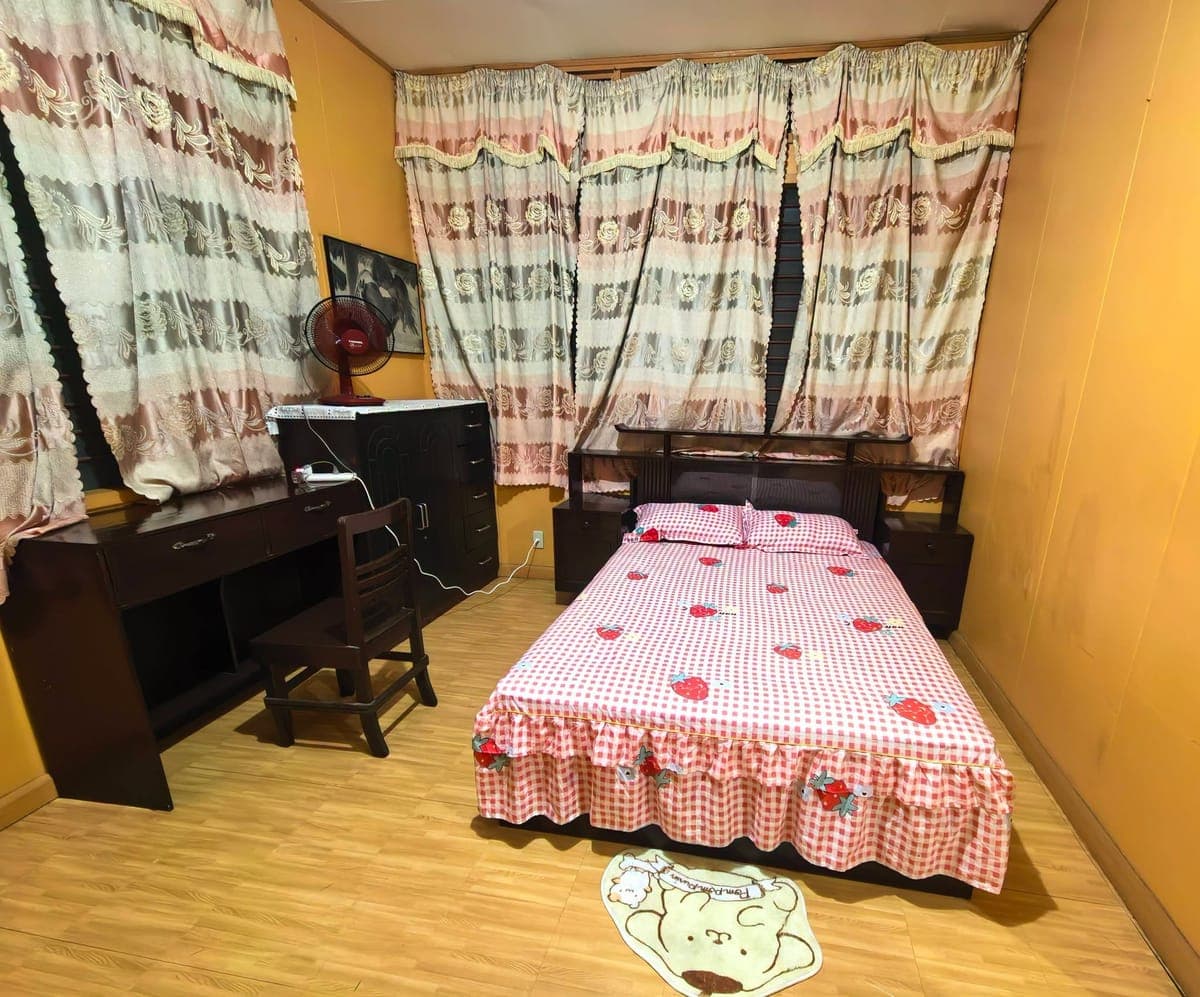 Large Room For Rent - photo 1