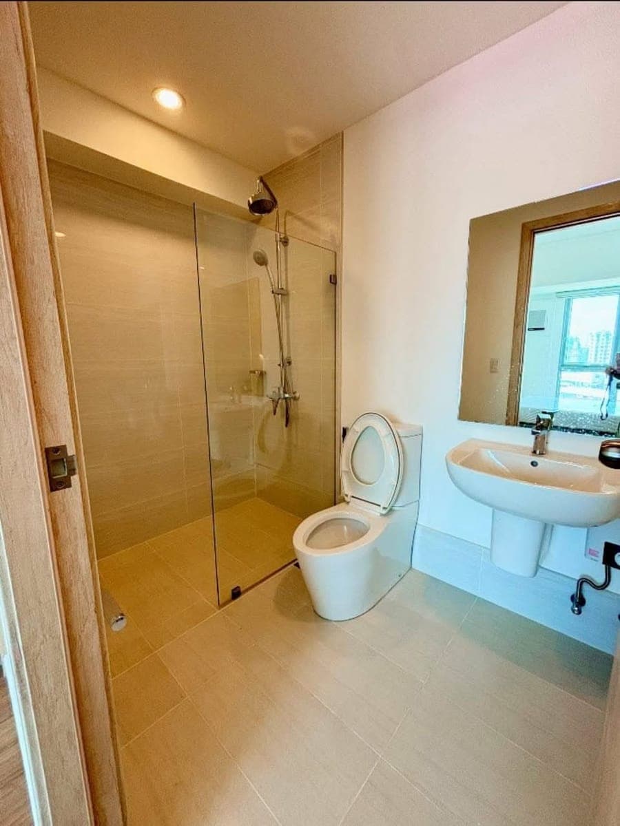 🏙️ NOW AVAILABLE – Fully Furnished 1-Bedroom Corner Unit with Parking at Patio Suites Abreeza! 🏙️ - photo 2