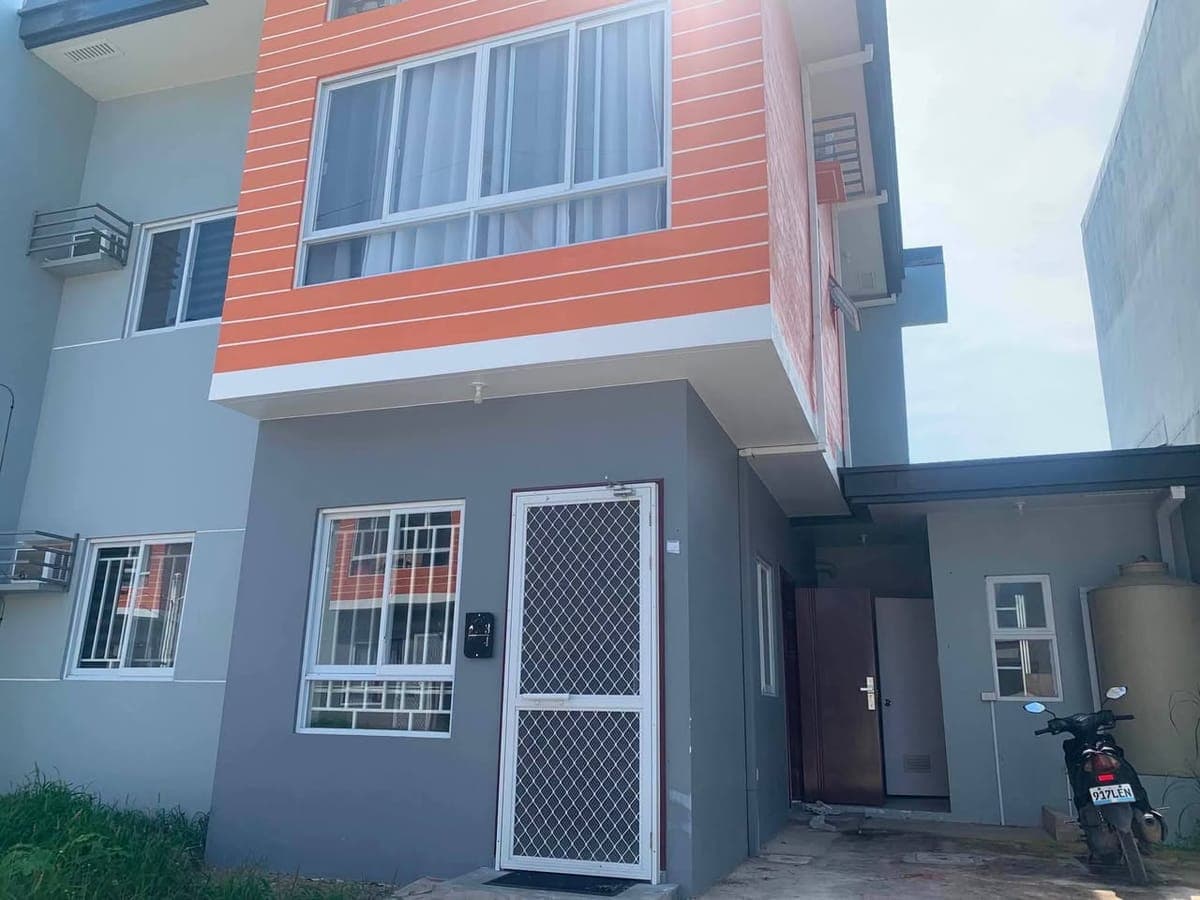 🍁 2 STOREY HOUSE FOR RENT 🍁 - photo 1