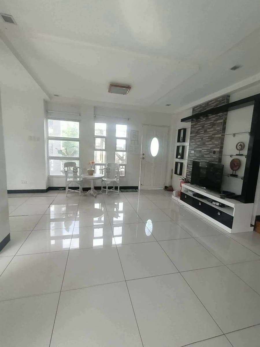 New Listing - photo 5