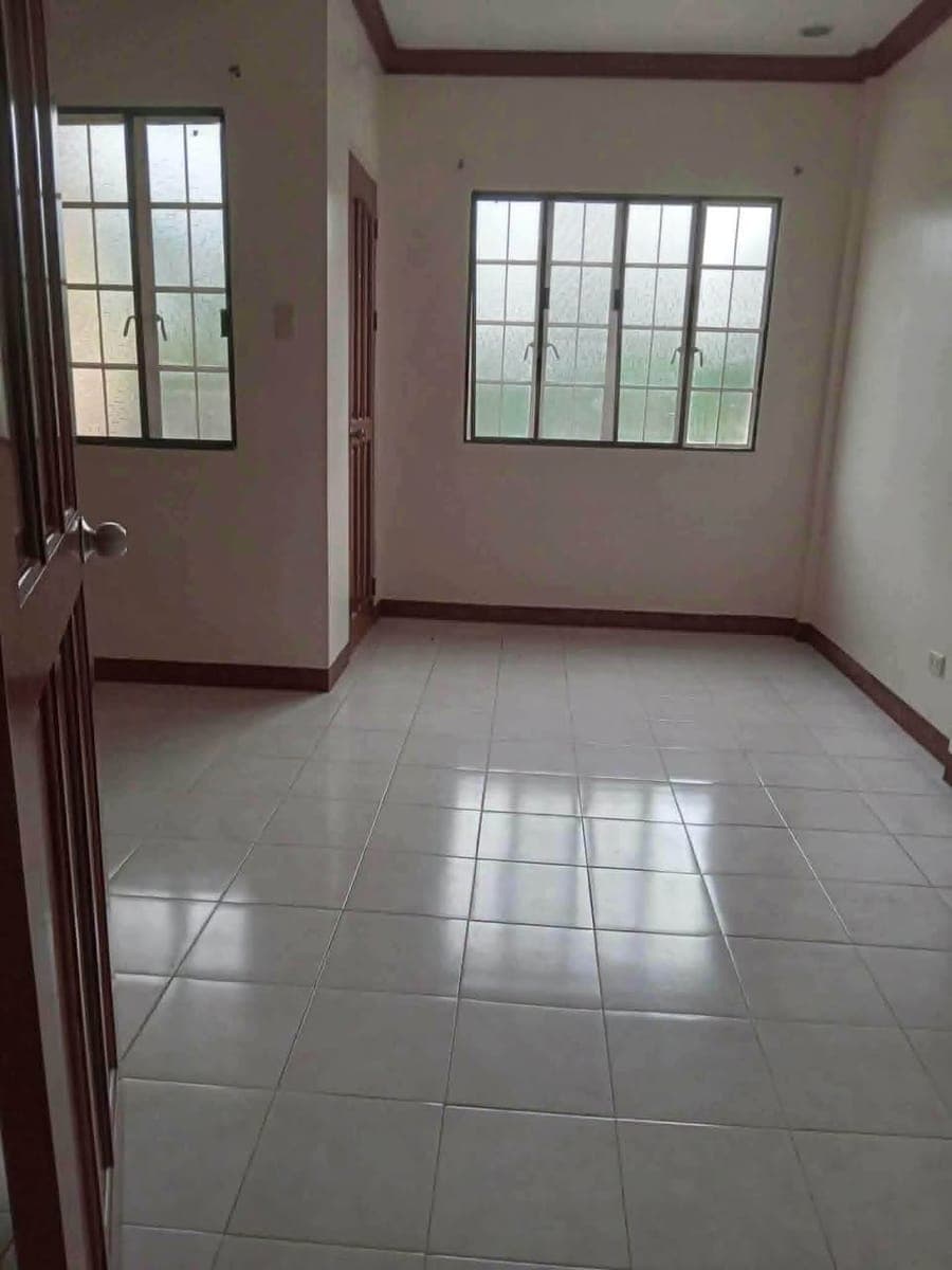 SPACIOUS 2-STOREY APARTMENT FOR RENT 🍁 - photo 2