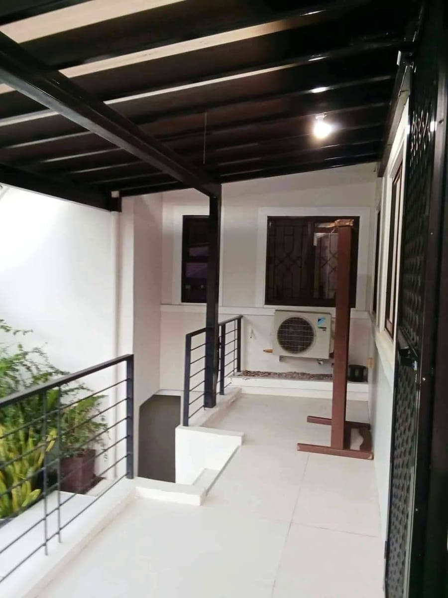 🍁 FULLY FENCED HOUSE — LONG TERM RENTAL 🍁 - photo 1