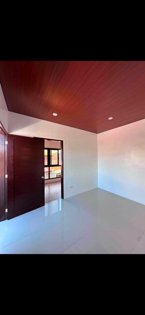 Brand new 1 bedroom apartment unit for rent with parking for one 1 car , wardrobe included - photo 5