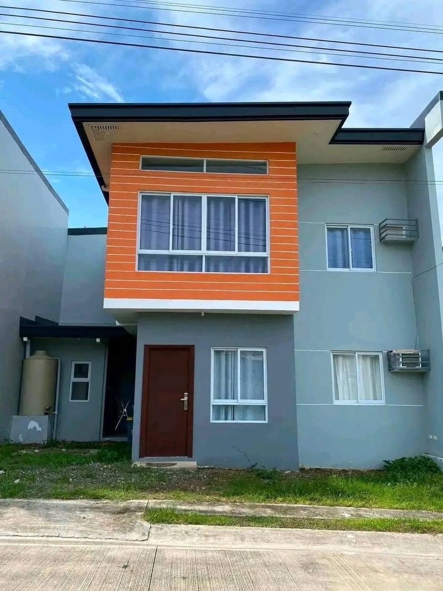 🏡DIAMOND HEIGHTS COMMUNAL 2-STOREY HOUSE FOR RENT ‼️ 4BEDROOMS /SEMI- FURNISHED 🥰 - photo 1