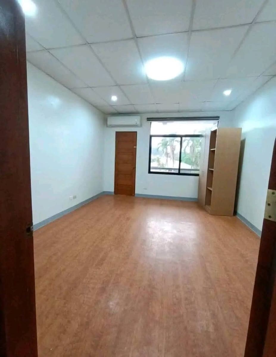🏡 CENTRAL BANGKAL 2-Storey Townhouse For Rent ‼️ 2BEDROOM /BARE UNIT w/ Garage🥰 - photo 4