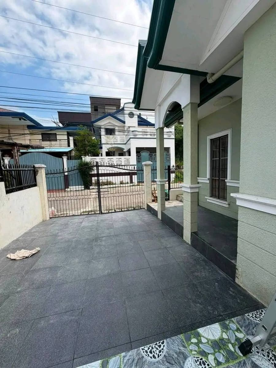 🏡Remedios Heights Cabantian House For Rent‼️Fully furnished/3bedroom 🥰 - photo 2