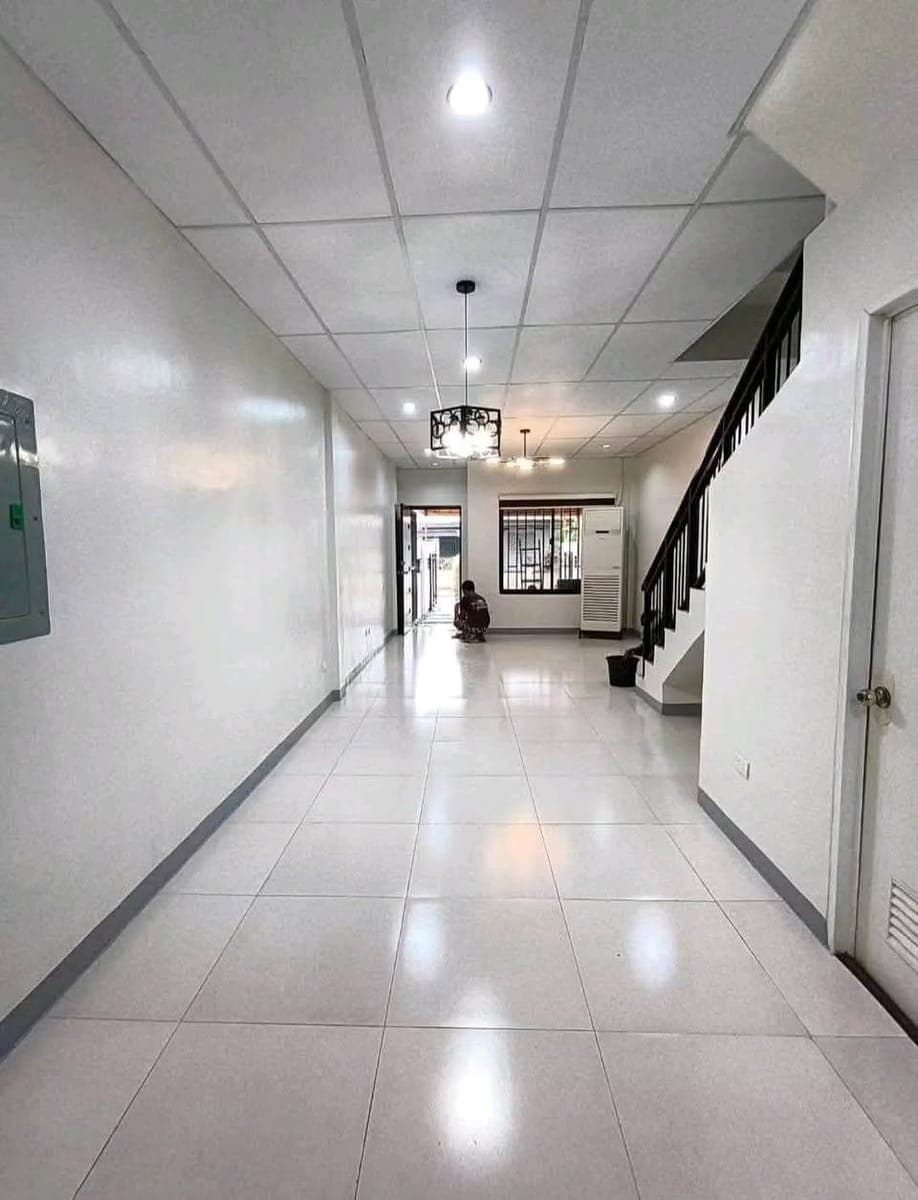🏡 CENTRAL BANGKAL 2-Storey Townhouse For Rent ‼️ 2BEDROOM /BARE UNIT w/ Garage🥰 - photo 1