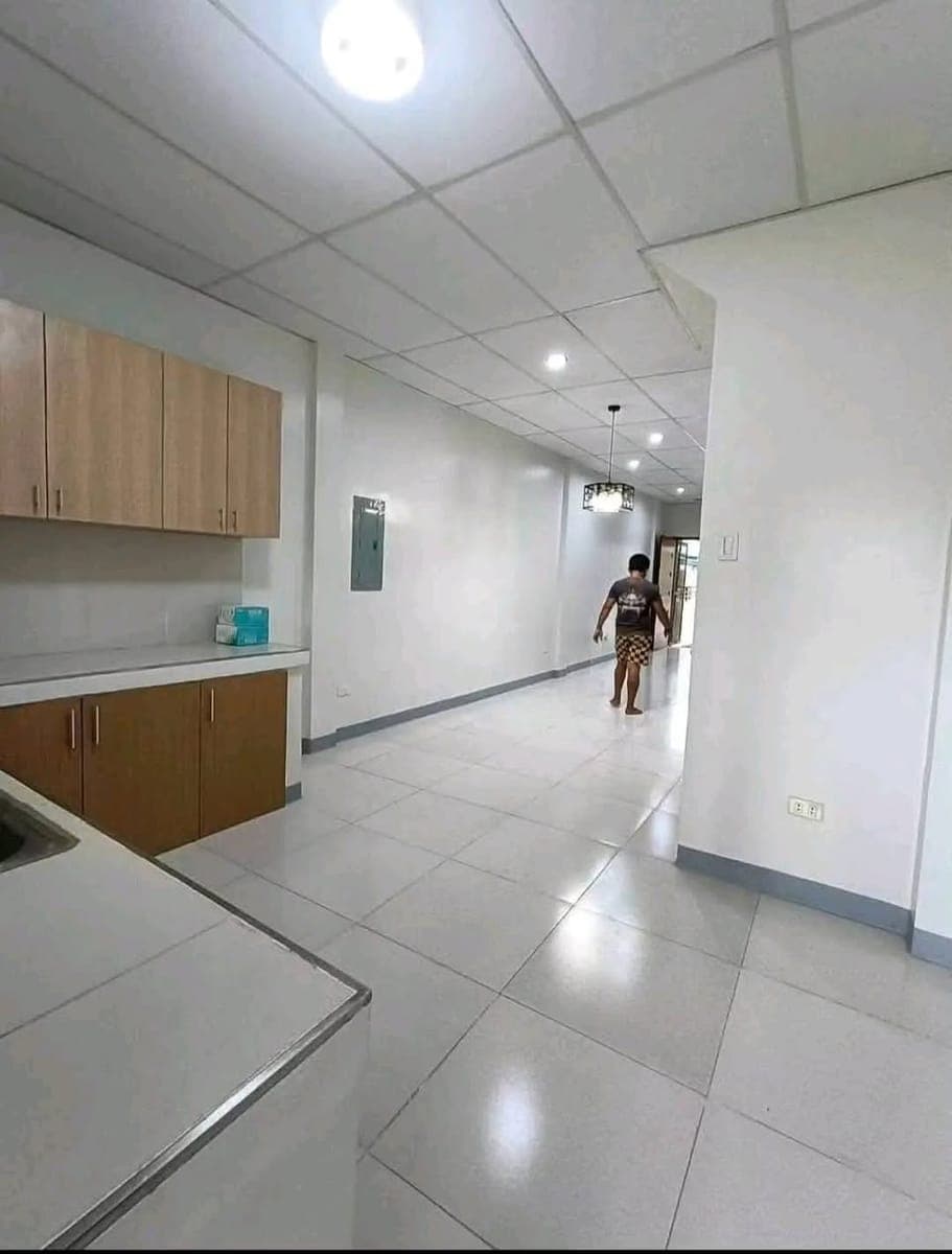 🏡 CENTRAL BANGKAL 2-Storey Townhouse For Rent ‼️ 2BEDROOM /BARE UNIT w/ Garage🥰 - photo 2