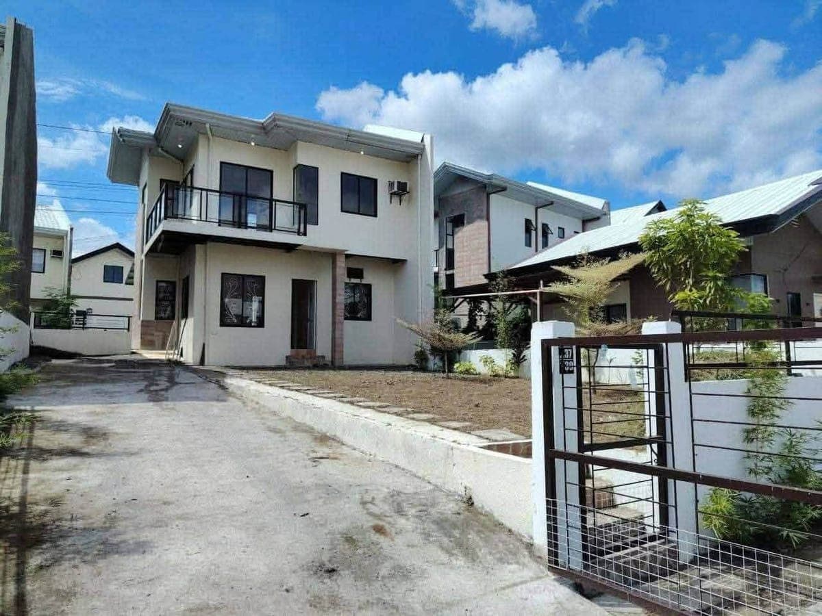 HOUSE FOR RENT PRESTIGE CABANTIAN 22K - photo 5