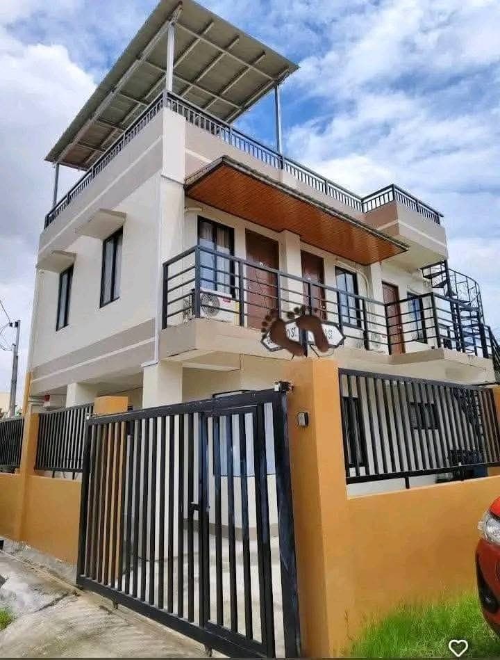 New Listing! - photo 1