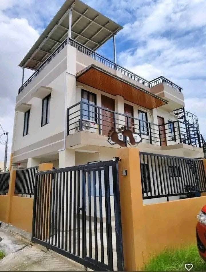 New Listing! - photo 1