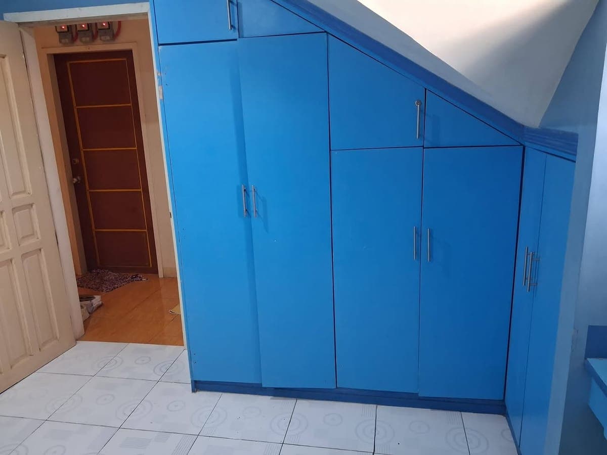 Room for rent 5,500 free wifi ,water ,lone meter for kuryente w/ ac, w/ elect.fan ,lots of cabinets... - photo 5