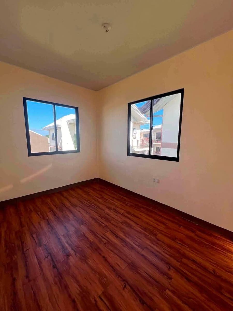New Listing - photo 3
