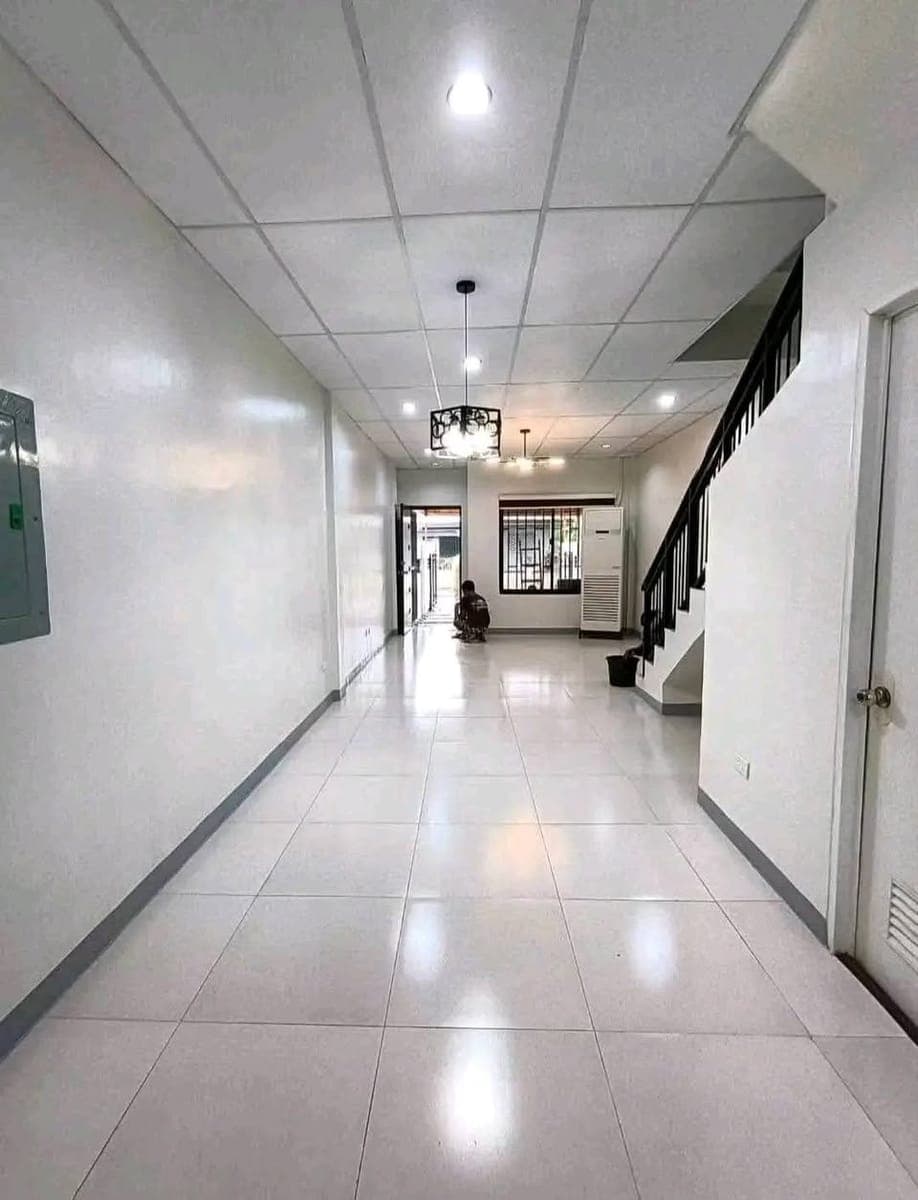 🏡 CENTRAL BANGKAL 2-Storey Townhouse For Rent ‼️ 2BEDROOM /BARE UNIT w/ Garage🥰 - photo 1