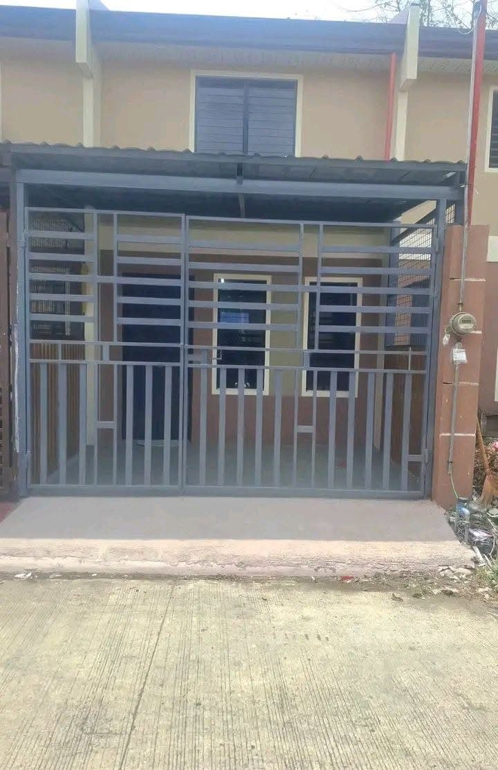 2 storey townhouse rent - photo 1
