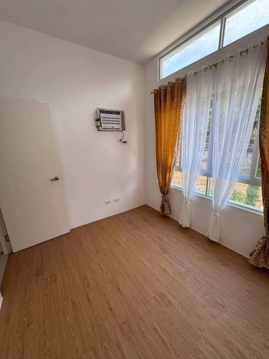 New Listing - photo 2