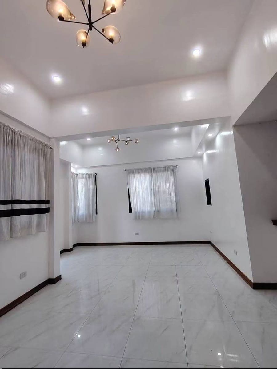 5-BEDROOM HOUSE FOR RENT - photo 2