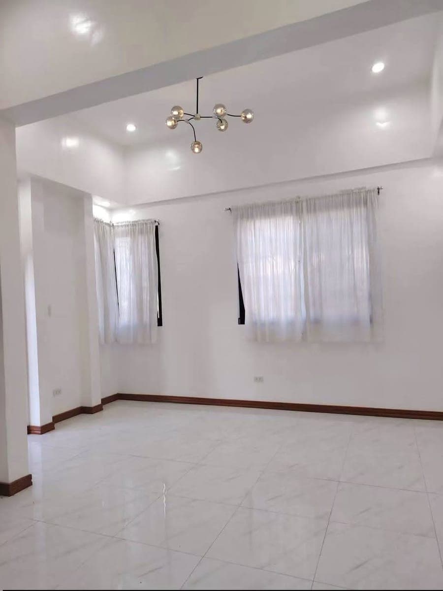 5-BEDROOM HOUSE FOR RENT - photo 3
