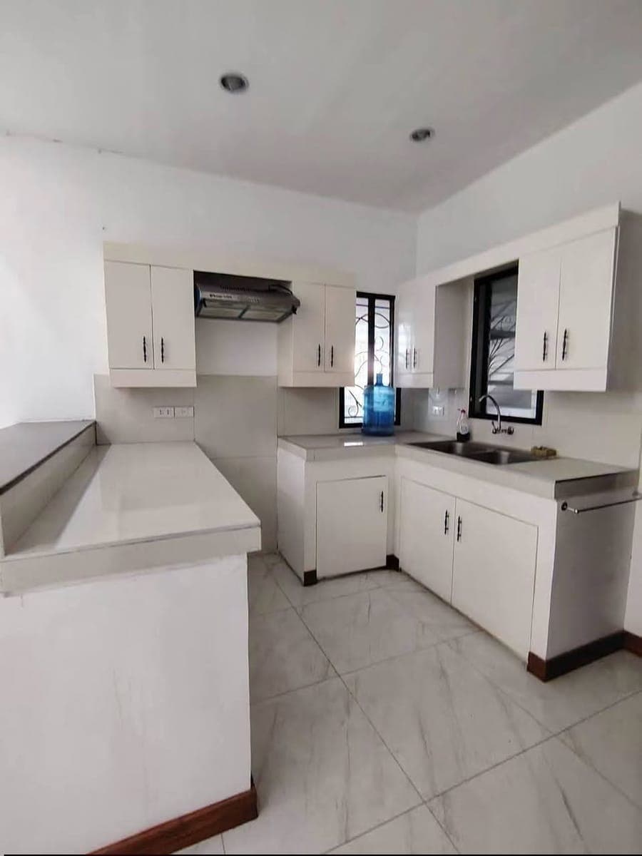 5-BEDROOM HOUSE FOR RENT - photo 4
