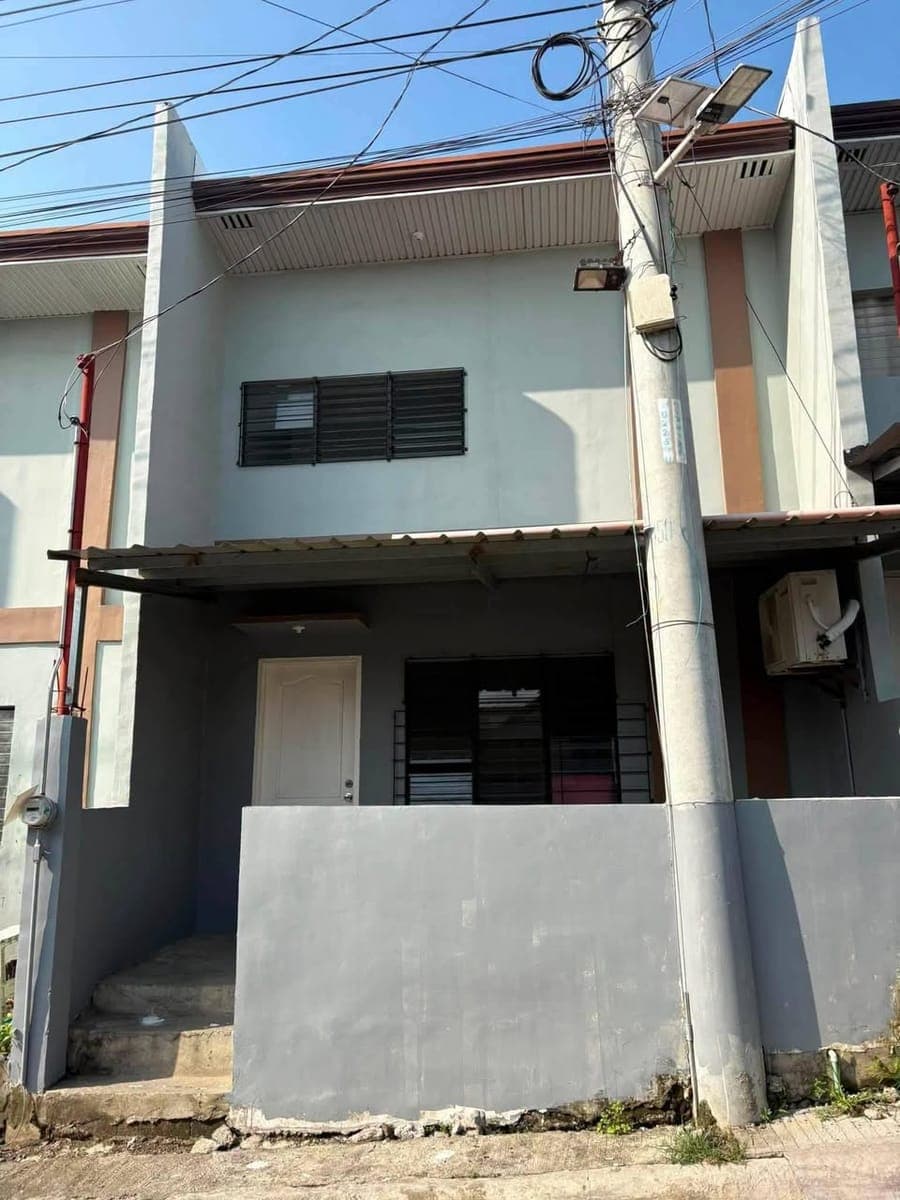 Prestige Subdivision House for rent newly turned over 12,000 monthly with TV ,aircon and semifurnish... - photo 1