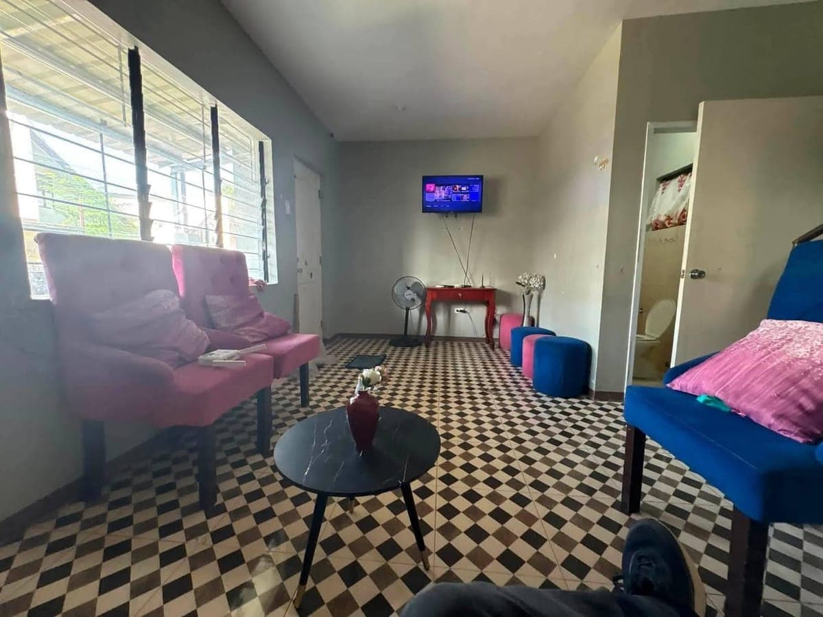 Prestige Subdivision House for rent newly turned over 12,000 monthly with TV ,aircon and semifurnish... - photo 2