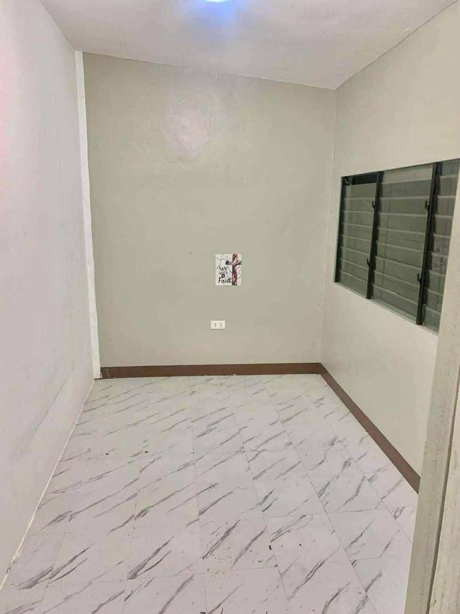 Prestige Subdivision House for rent newly turned over 12,000 monthly with TV ,aircon and semifurnish... - photo 3
