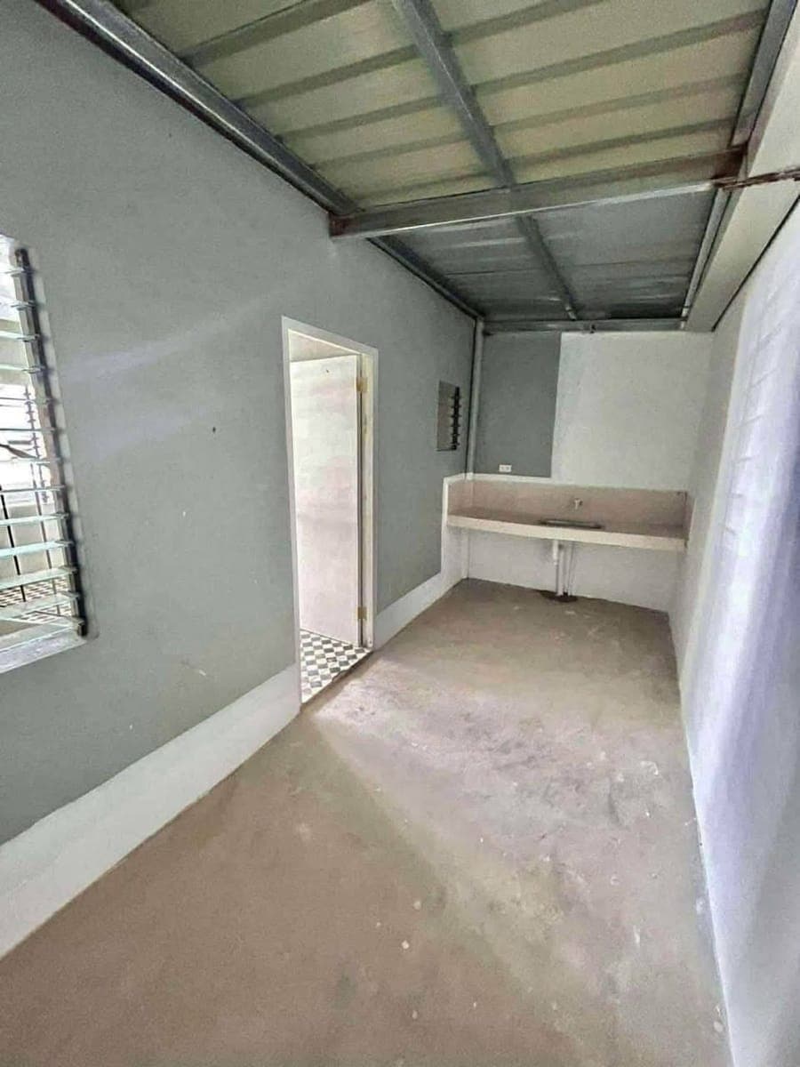 Prestige Subdivision House for rent newly turned over 12,000 monthly with TV ,aircon and semifurnish... - photo 5