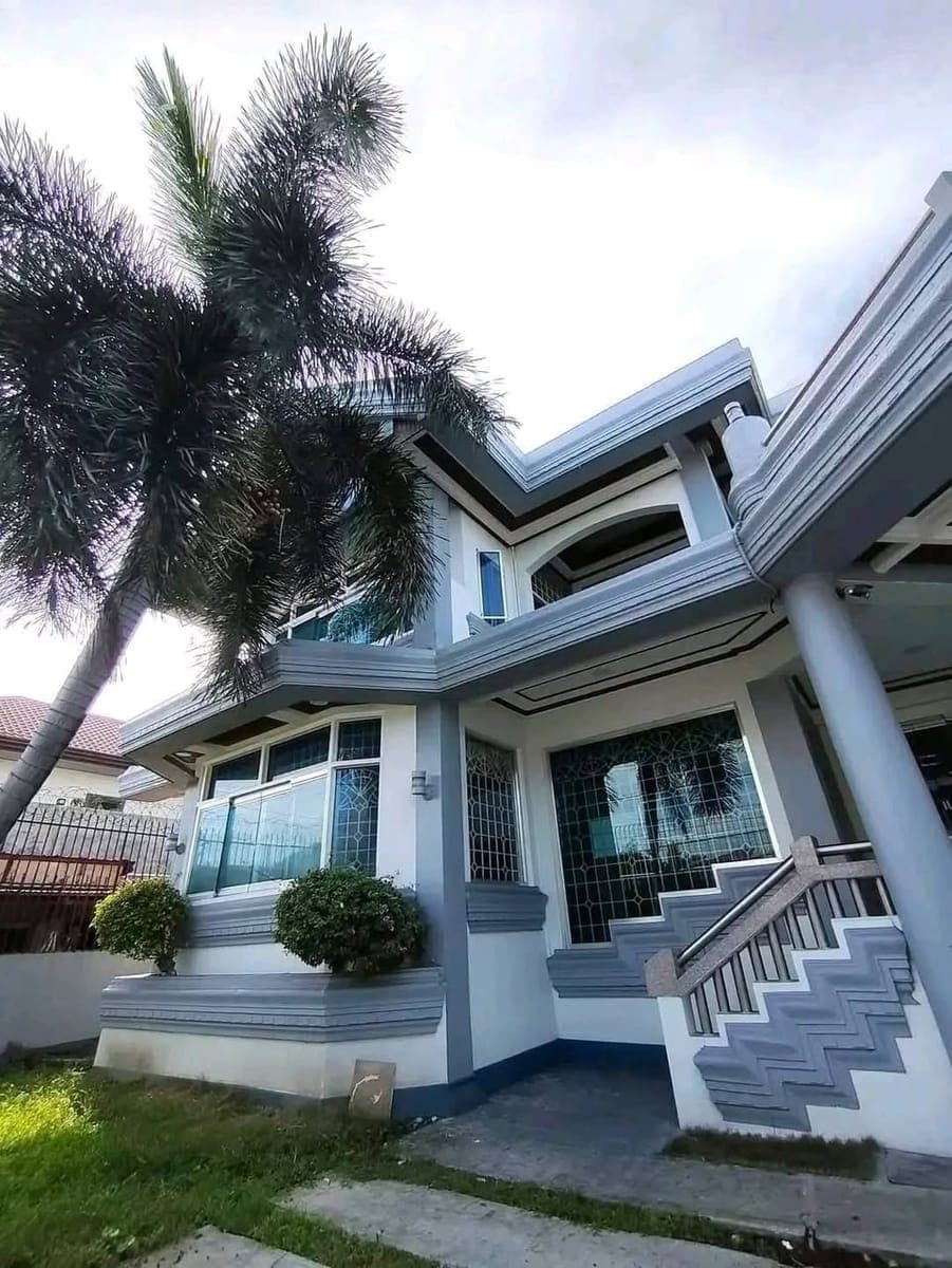 🏡ECOLAND 2-STOREY HOUSE FOR RENT‼️SEMI FURNISHED/4BR WITH 2 STAFF ROOM/PET FRIENDLY - photo 1