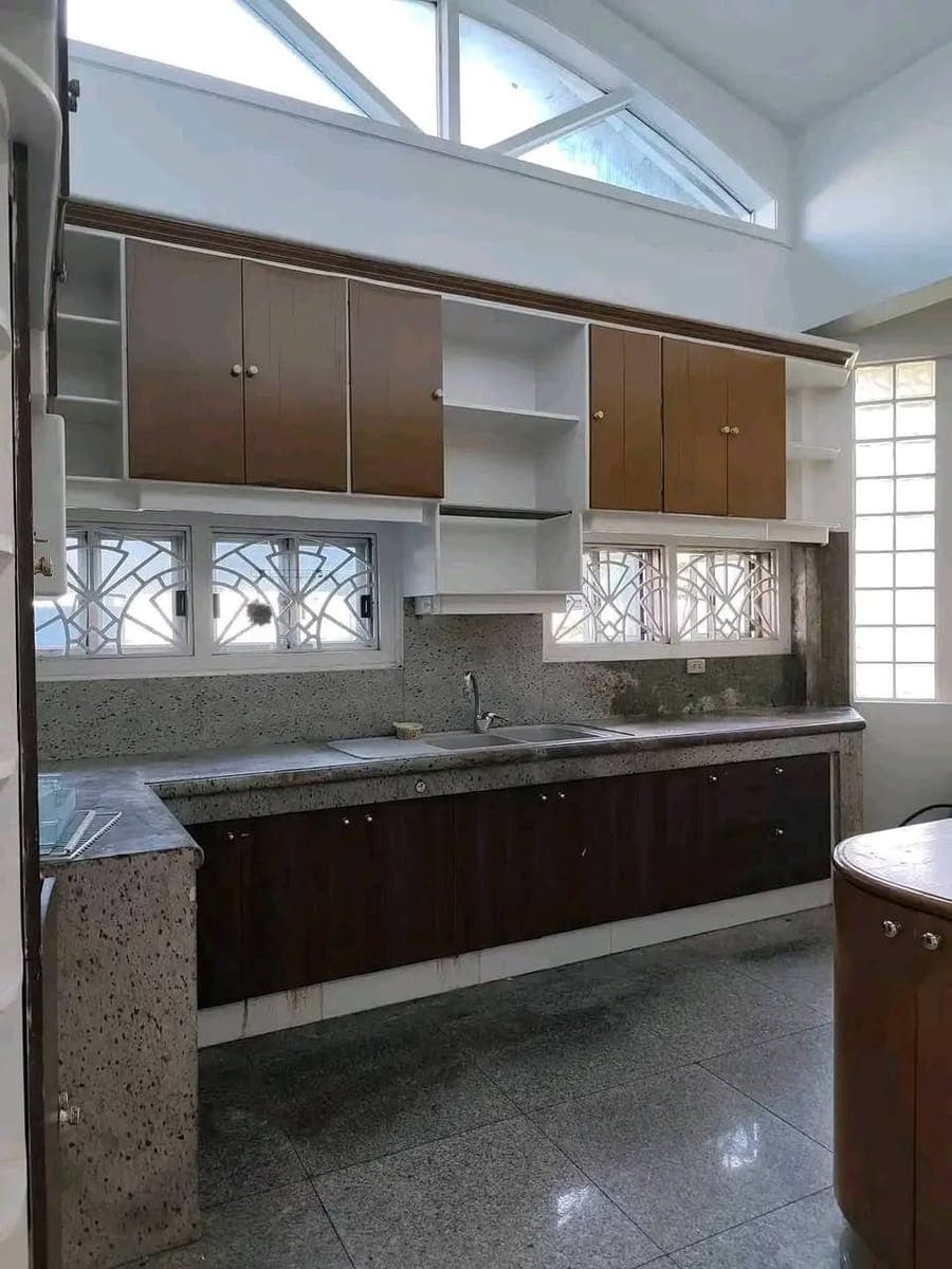 🏡ECOLAND 2-STOREY HOUSE FOR RENT‼️SEMI FURNISHED/4BR WITH 2 STAFF ROOM/PET FRIENDLY - photo 4