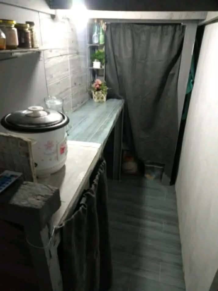 Room for rent 2700 Free light and water og wifi bed with foam mattress pillow curtains table cabinet electric fan - photo 1