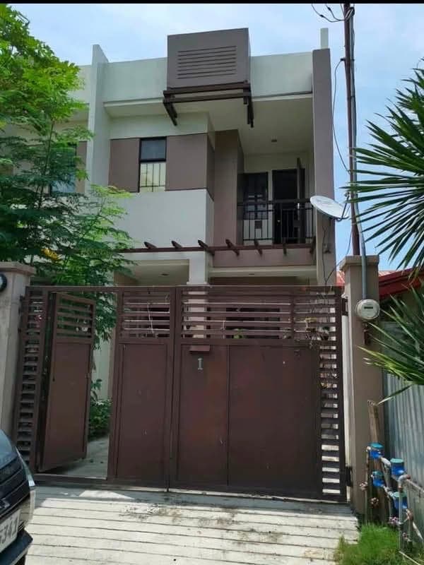 SEMI Furnished Townhouse for Rent‼️ - photo 1