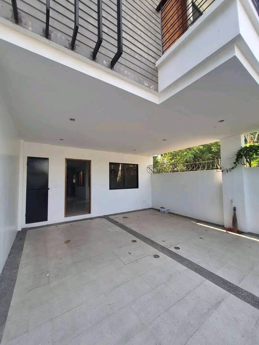 🏡🏡BAJADA 2-STOREY TOWNHOUSE FOR RENT‼️🥰BARE UNIT / 45K MONTHLY 🥰 - photo 1