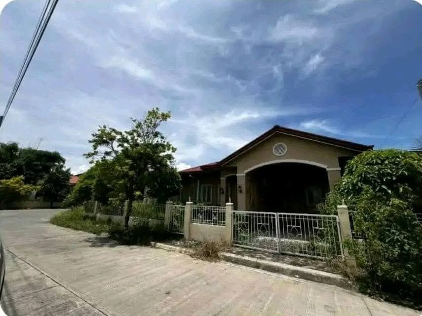 🍁VILLA CONCHITA BAGO GALLERA BUNGALOW HOUSE FOR RENT ‼️ SEMI- FURNISHED/GUARDED& GATED SUBDIVISION - photo 1