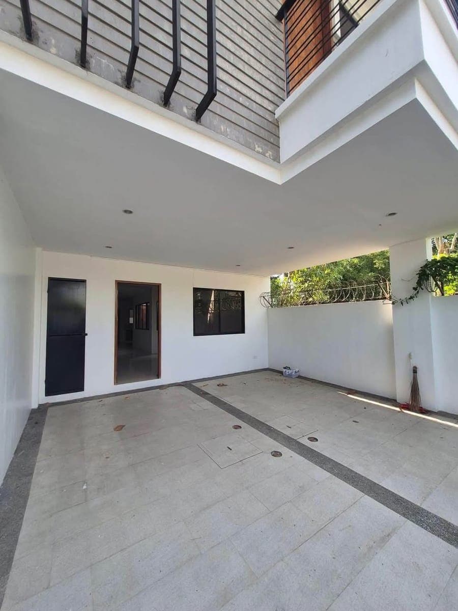 2-STOREY TOWNHOUSE FOR RENT - photo 3