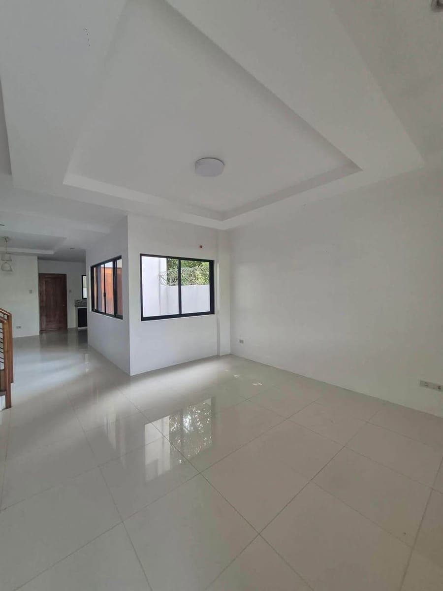 2-STOREY TOWNHOUSE FOR RENT - photo 2
