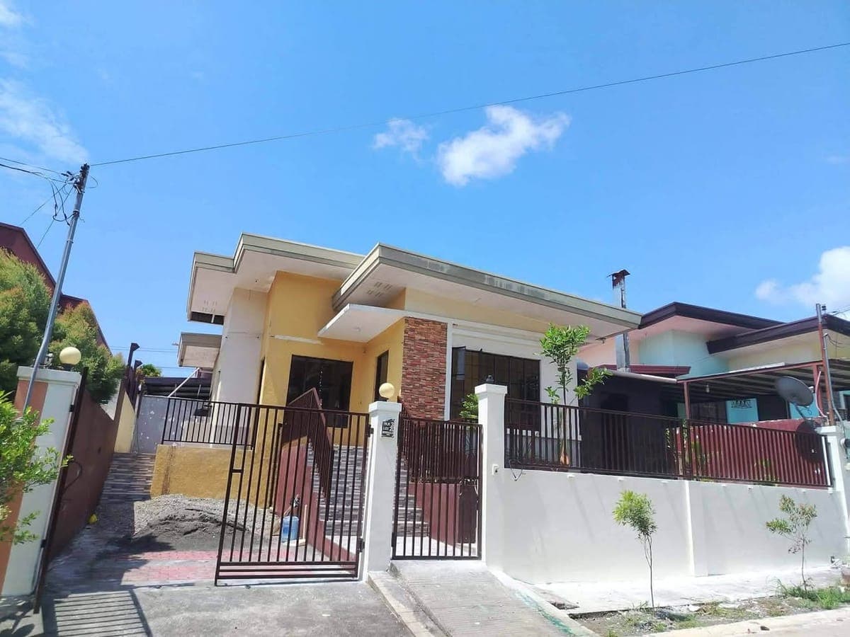 🏡NEWLY RENOVATED HOUSE FOR RENT 🏡 - photo 1