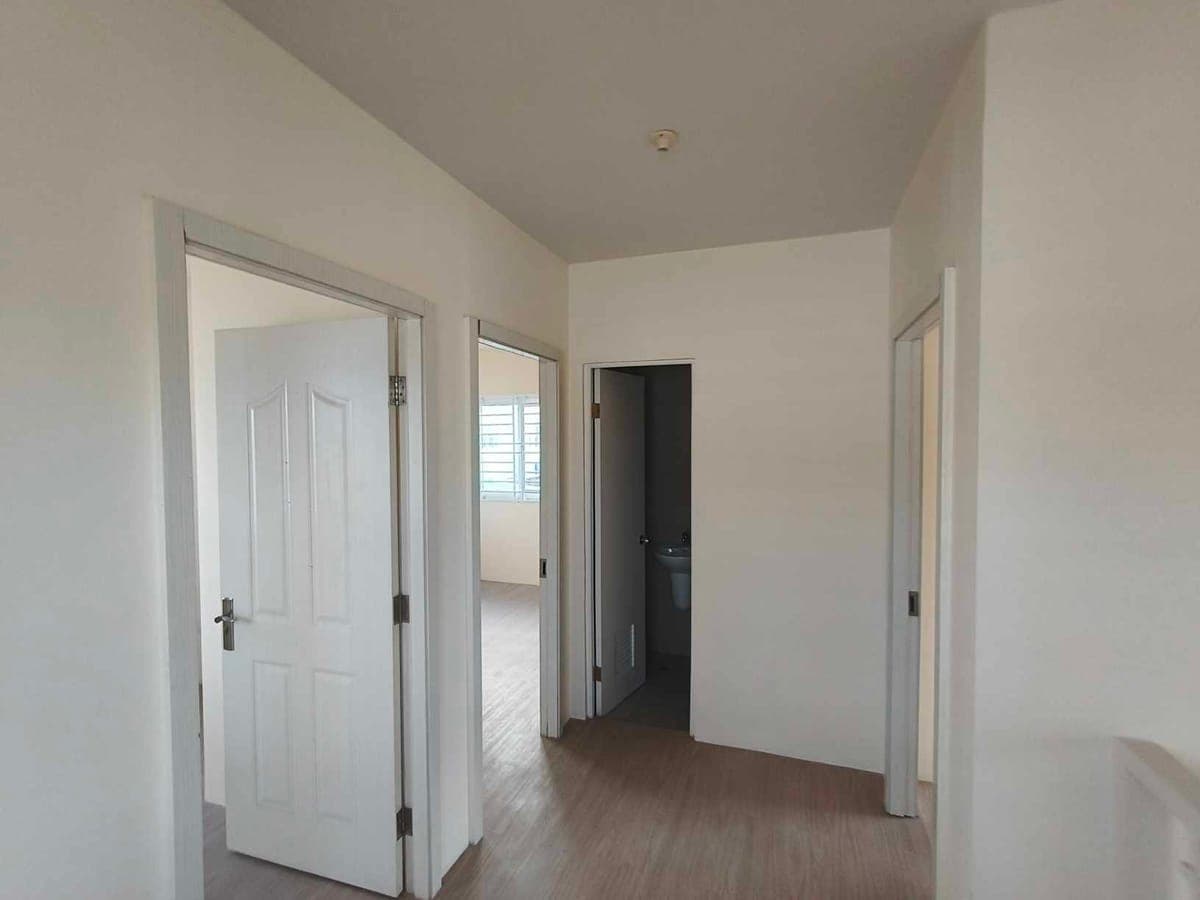 FOR LEASE UNFURNISHED TWO STOREY HOUSE IN ANGELES CITY NEAR CLARK AND KOREAN TOWN - photo 3