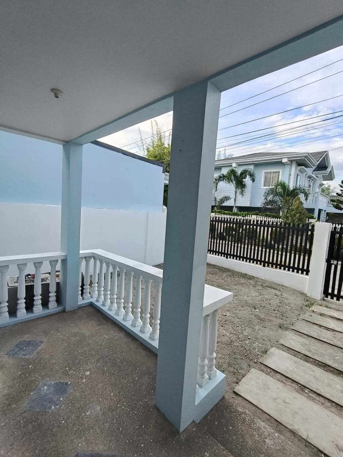 FOR LEASE UNFURNISHED TWO STOREY HOUSE IN ANGELES CITY NEAR CLARK AND KOREAN TOWN - photo 6