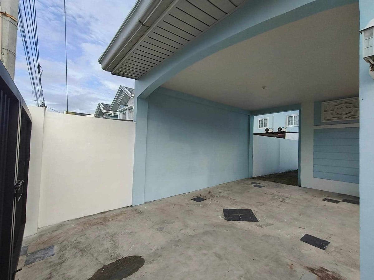 FOR LEASE UNFURNISHED TWO STOREY HOUSE IN ANGELES CITY NEAR CLARK AND KOREAN TOWN - photo 7