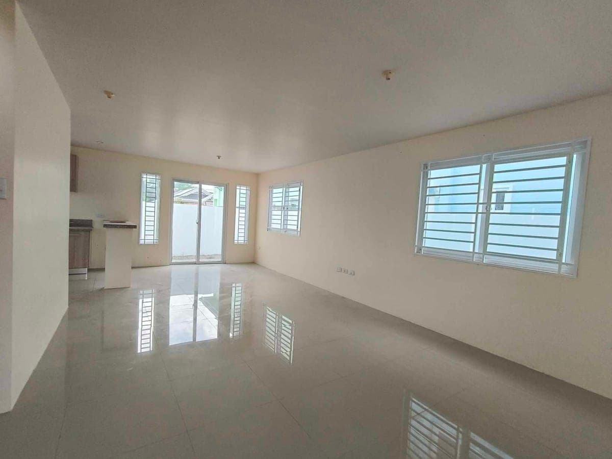 FOR LEASE UNFURNISHED TWO STOREY HOUSE IN ANGELES CITY NEAR CLARK AND KOREAN TOWN - photo 9